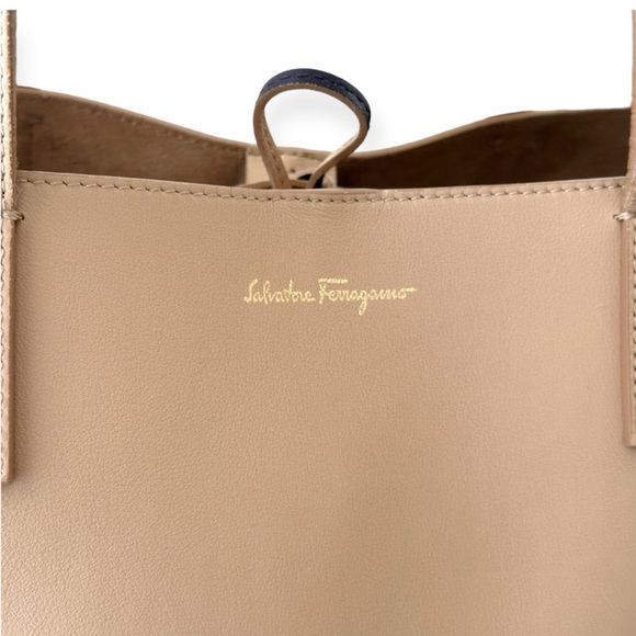 Salvatore Ferragamo Large Jet Set Shoulder Tote Bag - Picture 8 of 14